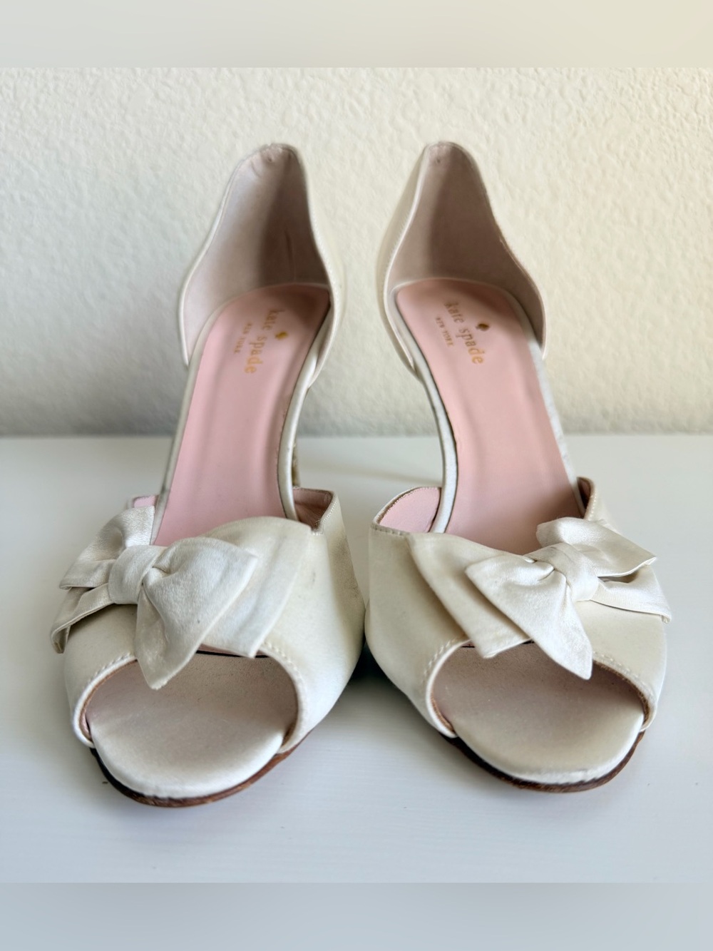 Kate Spade Sala Pump 8.5 Ivory Satin Bow Peep Toe Gold Glitter Bridal Heels